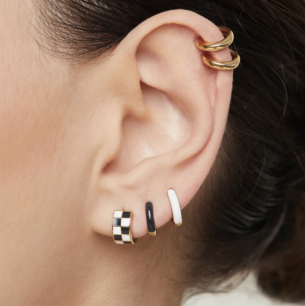 REVOLVE PETIT MOMENTS 18k  CHECKERED HUGGIES - Picture 7 of 9